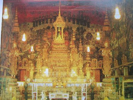 Der smaragde Buddha (weil das Fotografieren verboten ist, stammt dieses Foto von einer Ansichtskarte)