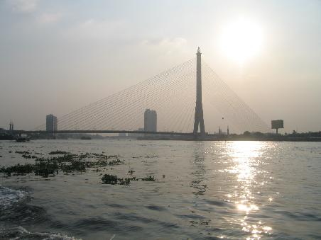 Und als die Rama IV Brücke auftaucht bereite ich mich vor zum Aussteigen.