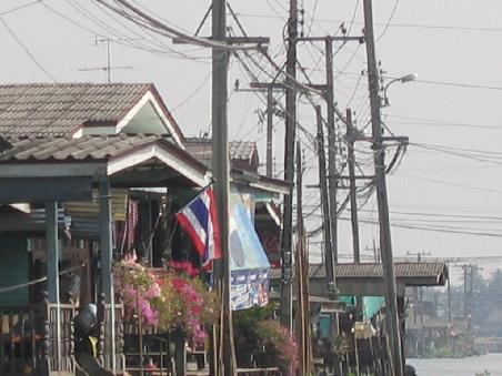 Stromversorgung auf thailändisch, es funktioniert auch!