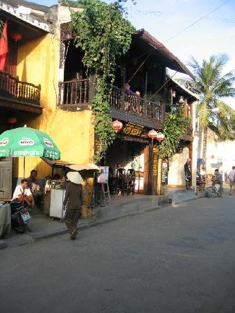 In den Straßen von Hoi An, ein Gemisch verschiedenster Baustile, japanisch, chinesisch und vietnamesisch.