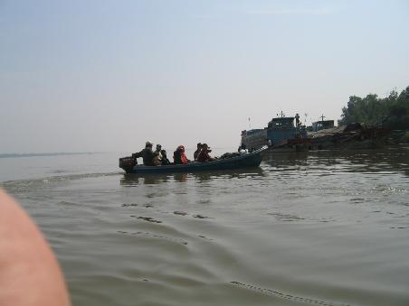 Mit einem solchen Speedboot ging es Mekongaufwärts Richtung Phnom Penh