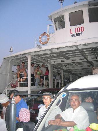 Als letzte Aktion vor dem Erreichen unseres Abendzieles Chau Doc, fuhren wir noch mit einer Fähre über einen Arm des Mekong