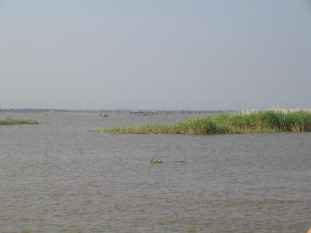 Das Land blieb langsam zurück und die Wasserfläche wurde immer größer.