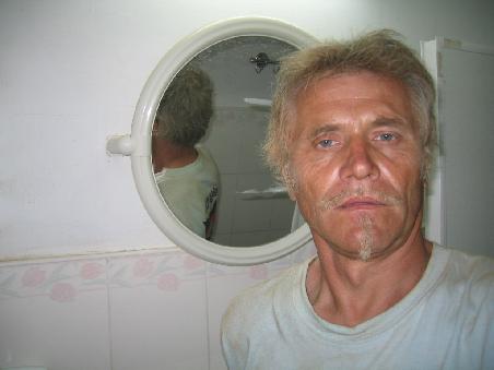 Um 6US$ kaufte ich mir dann die Dusche mit Hotelzimmer. Es war herrlich den Dreck und die Anstrengungen des Tages wegzuwaschen. Nach dem Abendessen und einem Verdauungsspaziergang durch den kleinen Ort viel ich ins Bett.