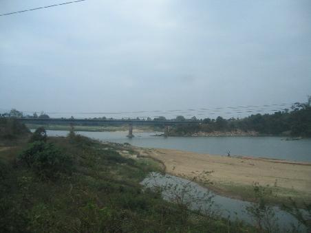 War die vorbeiziehende Landschaft erst noch eher flach,...