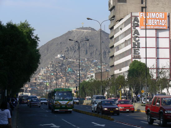 Jeder Quadratmeter Platz wurde fuer die 8 Mio Einwohner Limas ausgenutzt.