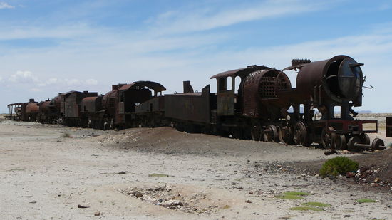 Ein alter Eisenbahnfriedhof gleich am Ortsrand......