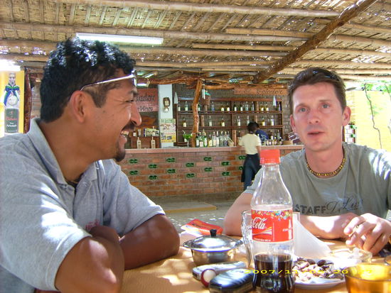 Carlos der Muscheltaucher - der sich fuer einen Tag mit drei Gringos rumschlagen musste