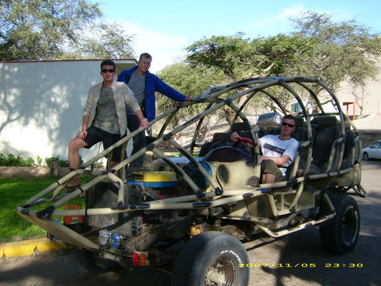 Mad-Max laesst gruessen - damit gings zum Sandboarding
