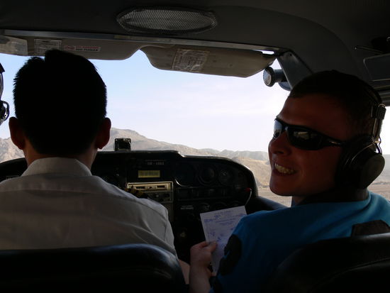 Pilot, du haettest da gerade links abbiegen muessen!!!