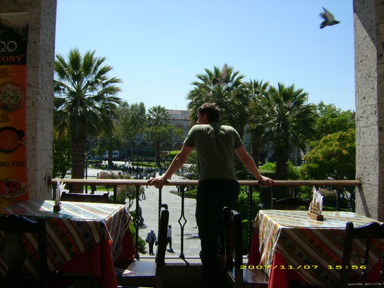 Fruehstueck am Plaza de Armas mit Flugeinlage