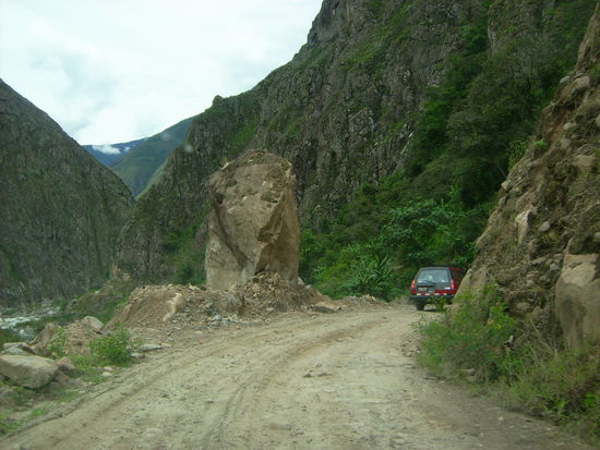 Bild von der Rueckfahrt, der etwas bessere Weg, wenn es holprig wurde, haben wir uns lieber an den Haltegriffen und nicht an den Kameras festgehalten