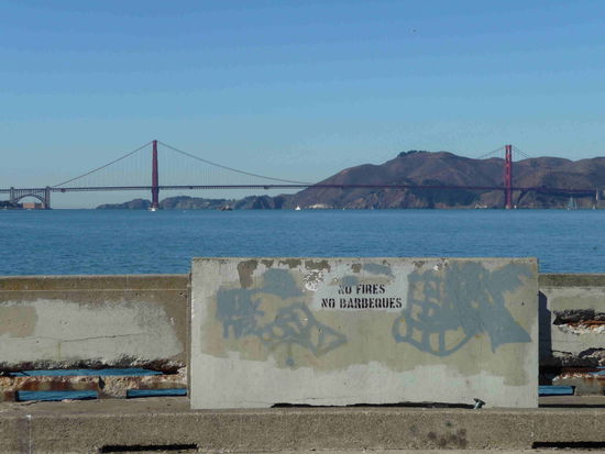 überall das Gleiche, warte immer noch drauf mal irgendwann nicht auf ein Verbots-, sondern ein Erlaubnisschild zu treffen!!!