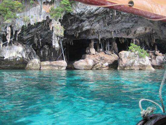 Ko Phi Phi Leh! Die Tochterinsel von Ko Phi Phi Don (wo wir gewohnt haben). Hier waren wir schnorcheln!