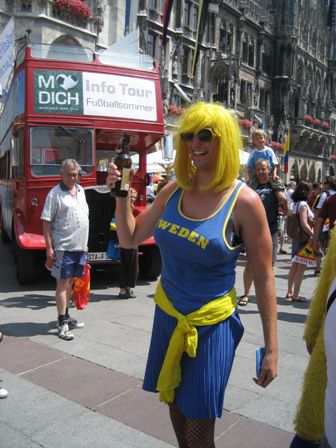 eine schwedische Supporterin
...uhm...ziemlich kraeftig!