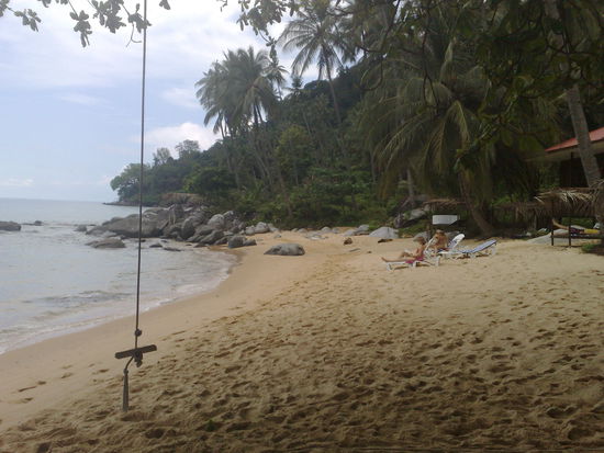 und schoene geschuetzte Bucht...Blick nach rechts und...