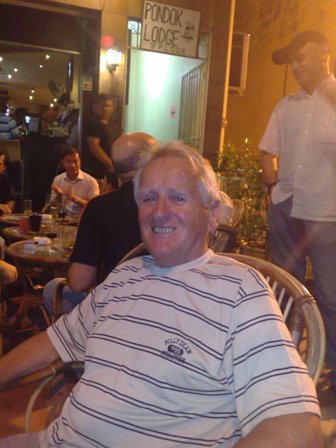 Papa in der Ceylon Bar
