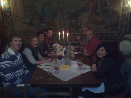 im Loewenthor...von links: Udo, Patti, Alex, Teddy,
Juergen, Matze und Magda