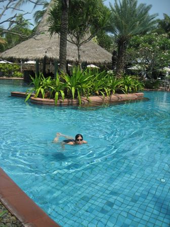 mein Schatz im Pool
