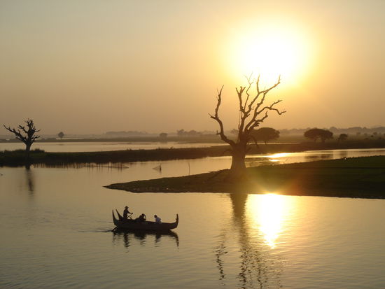 Sonnenuntergang bei der U Bein Bruecke
