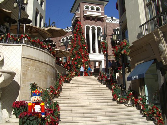Weihnachts-Deko am Rodeo Drive, Berverly Hills, Los Angeles.