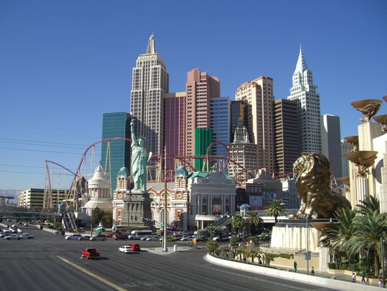 Spektakulaer, das "New York, New York" inklusive Achterbahn.