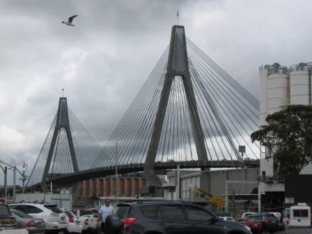 Und hier haetten wir dann das Gegenstueck der Bruecke in Kalkutta!
