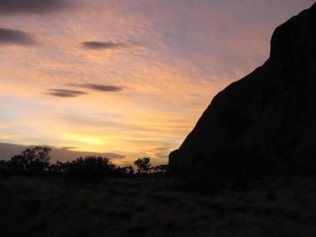 Sonnenaufgang am Uluru