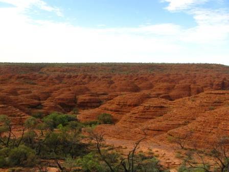 Die einzelnen Gesteinsschichten im Kings Canyon sehen heute aus wie Termitenhuegel