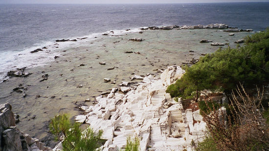 Stillgelegter Steinbruch bei Alyki