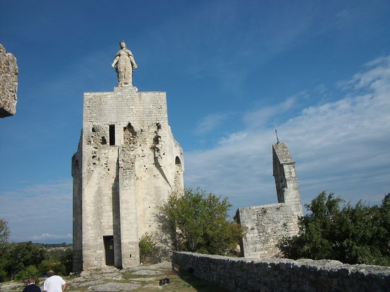 Kirche Saint Michel über dem schön restaurierten Dorf Clanseyes siehe www.clansayes.fr ( Es lohnt sich)