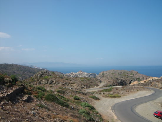 Strasse zum Cap de Creus. Zufahrt für Wohnmobile verboten