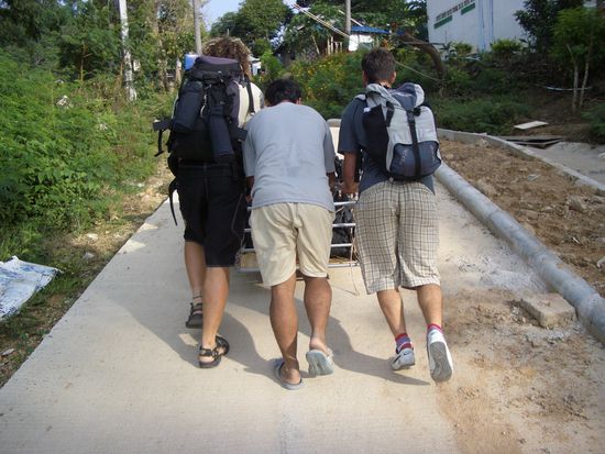 25% Steigung bei 98% Luftfeuchtigkeit und 36Grad im Schatten. Aber der Weg war umsonst. (Merkten wir 2 Stunden spaeter)