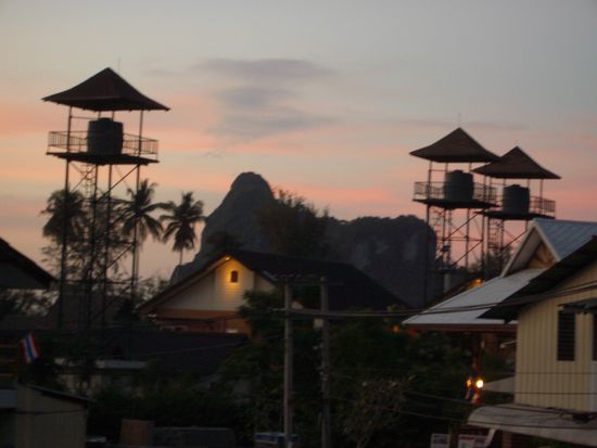 An welchen Antikriegsfilm erinnert diese Szene. Dem Gewinner winken ein Tag in unserem Bungalow. (Flug muss selbst bezahlt werden)