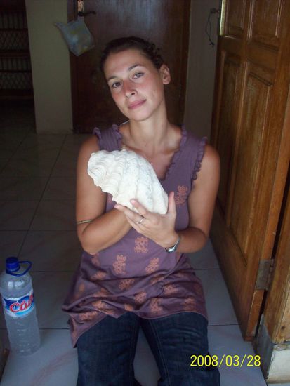 die groesste muschel musste ich jedoch zuruecklassen, da sie wirkich viel zu schwer war. thomas hat gemeint, er hebt sie fuer uns auf, bis wir wieder kommen...!