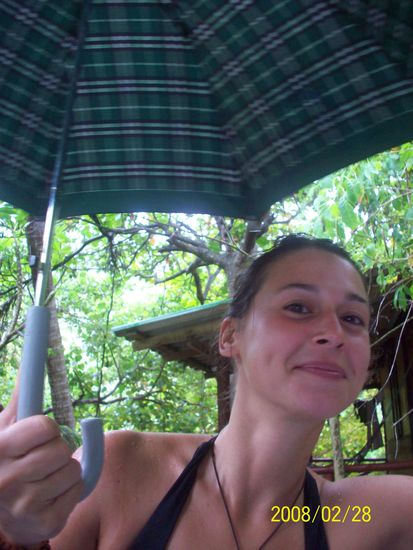 anfangs noch mit schirm, doch dann brauchten wir unsere haende zum festhalten...!