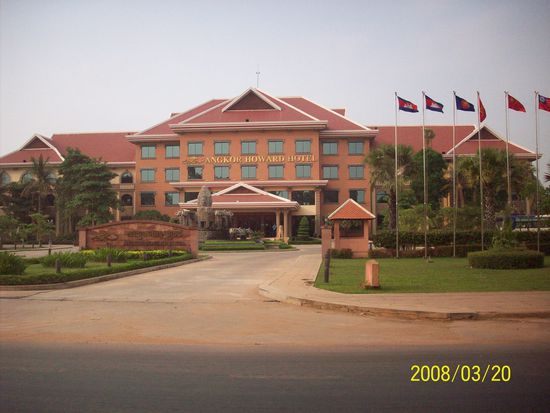 und ploetzlich taucht aus all dem staub siam reap auf...