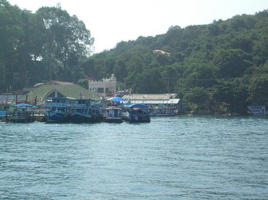 approaching Ko Samet
