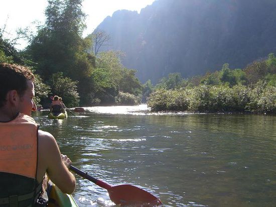 Trevor sitzt in meinem Kayak vorne ... so sieht er nicht, dass ich fotografiere anstatt zu rudern