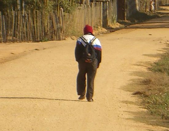 hier ist es extrem kalt ... ok, ich hatte mein T-Shirt, kurze Hose und Sonnenbrille an, aber fuer die Einheimischen ist es eben doch Winter - IHM war kalt ...