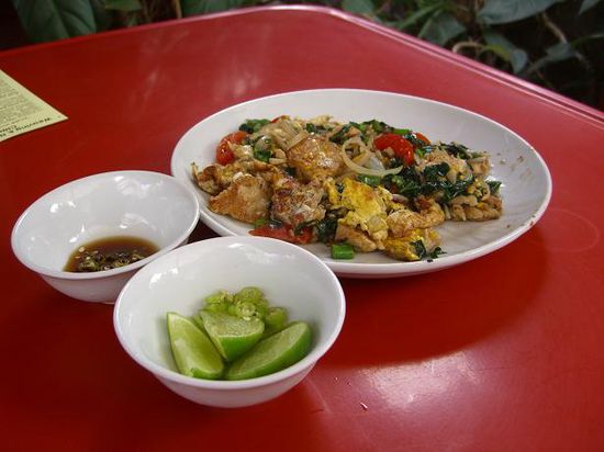 Fried Noodles with Chicken und Egg.