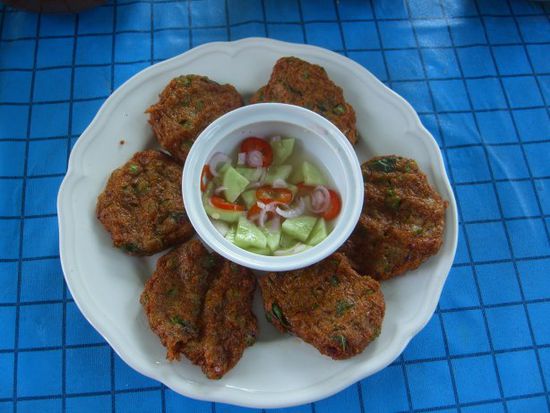 Thai-style Fishcakes mit Gurkensauce