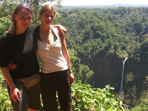 man bemerke den 150 m tiefen Wasserfall rechts im Bild...