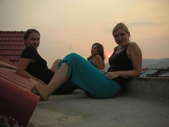 Sonnenuntergang ueber den Daechern von Kampot