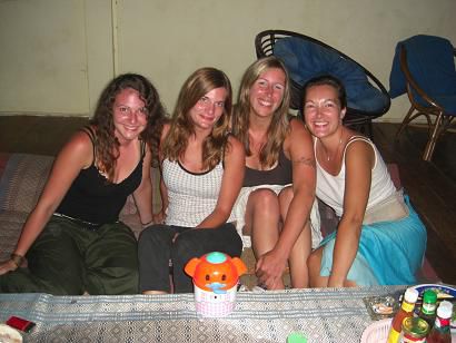 Mari, Ker, Dunja und Sandrine im Lieblingsrestaurant