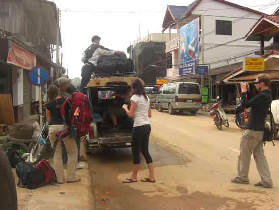 Das Tuk Tuk wird beladen