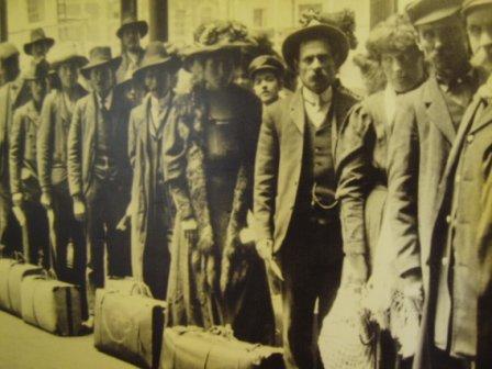 Unendlich viele Einwanderer um 1900