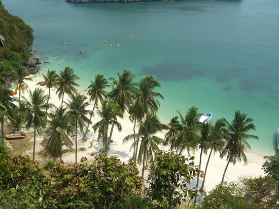 Blick auf meinen Traumstrand auf Ko Wua Ta Lap im Angthong Marine Park. Direkt am Strand bin ich geschnorchelt und hab jede Menge Rifffische bewundert...