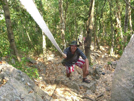 Aufstieg zum Viewpoint auf Ko Wua mitten durch den Dschungel und 45 Grad Anstieg bei etwa 30 Grad Aussentemperatur aber nach ca. 1 Stunde Wow..