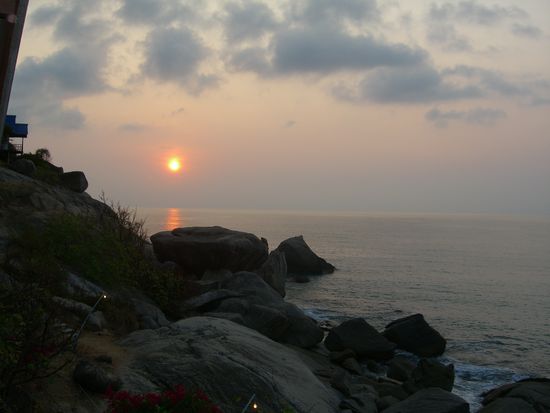 Sonnenaufgang am Haad Rin von meiner Bungalowterasse. Einfach nur träumen ist angesagt.